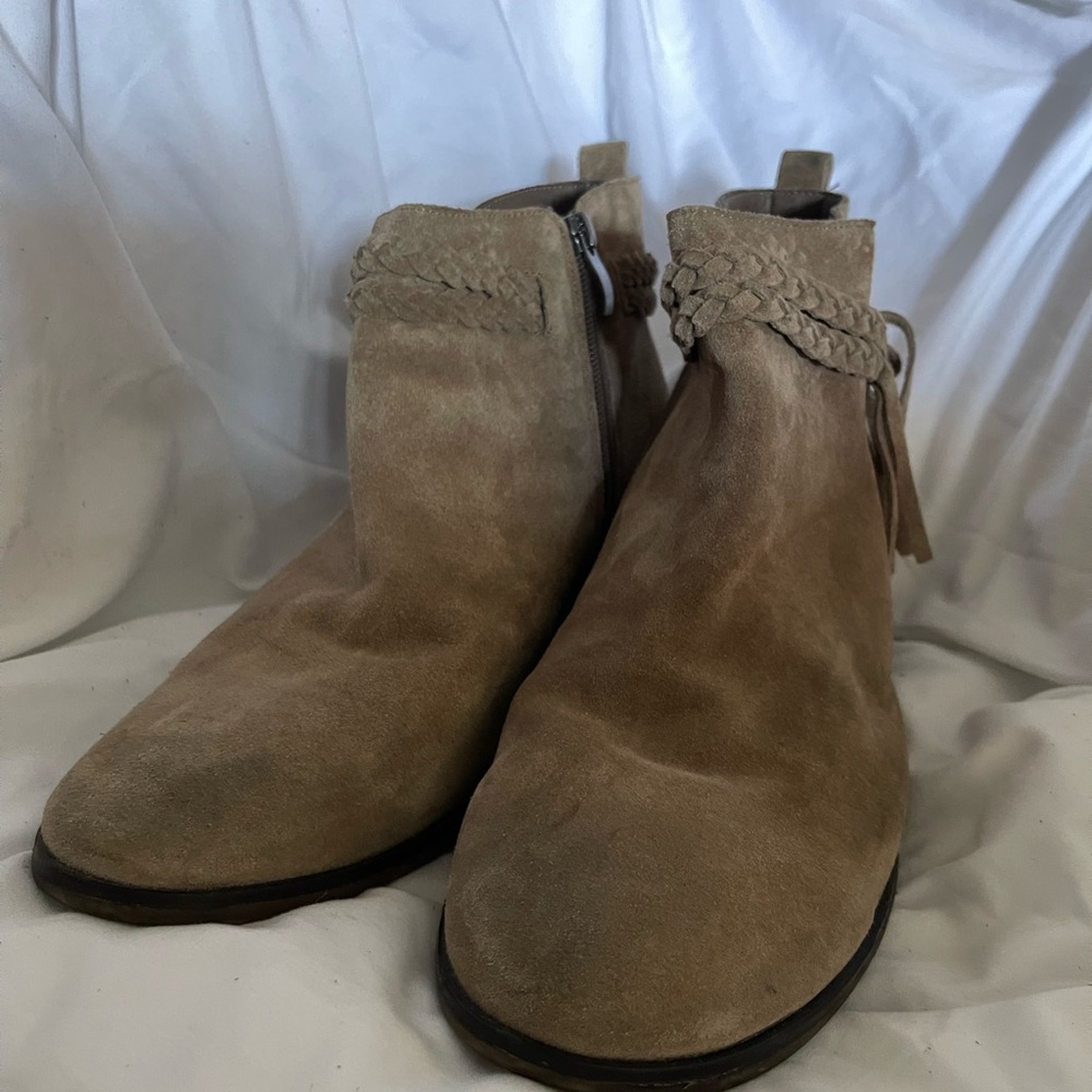 Suede boots